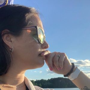 Meet your Posher, Holly